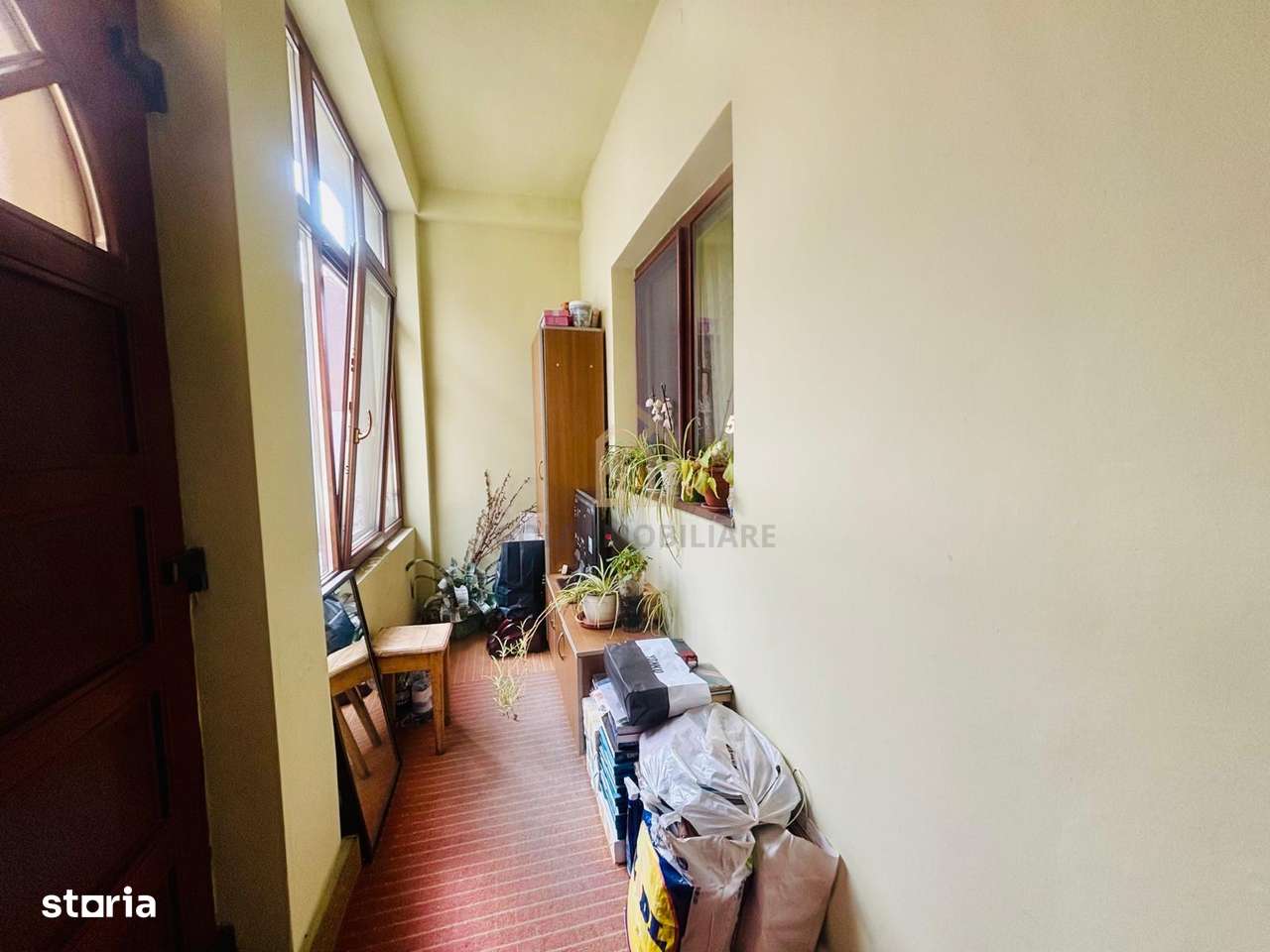 Casă de vânzare – 3 camere, zonă excelentă, lâ-2