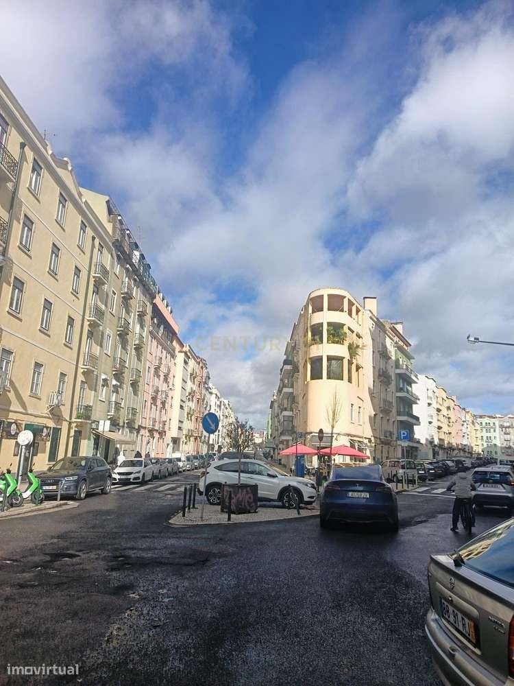 Loja com Cave e Grande Visibilidade na Rua Pascoal de Melo, Arroios-9