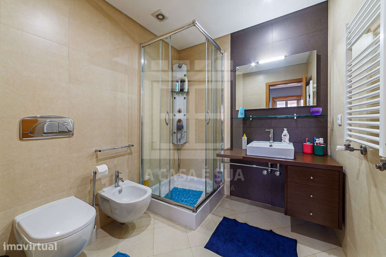 MORADIA T4+1 C/PISCINA EM COND FECHADO 3 FRENTES-23