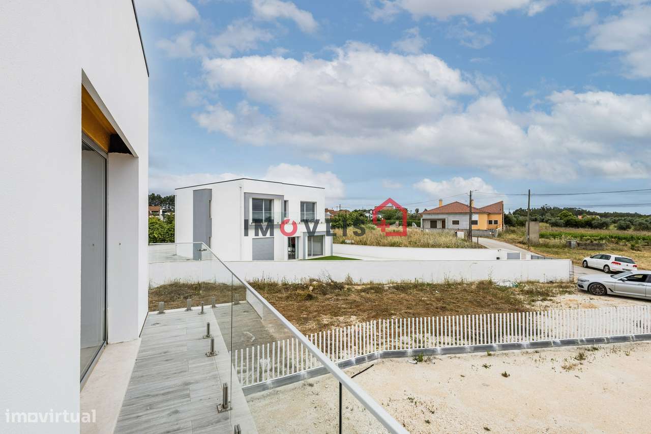 MORADIA INDIVIDUAL T4 - EM FASE FINAL DE ACABAMENTOS - BATALHA-5