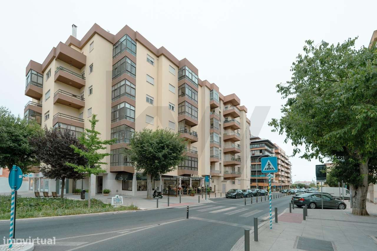 Apartamento T2 na Av. Dr. Francisco Sá Carneiro - Moinho das Antas - O-21