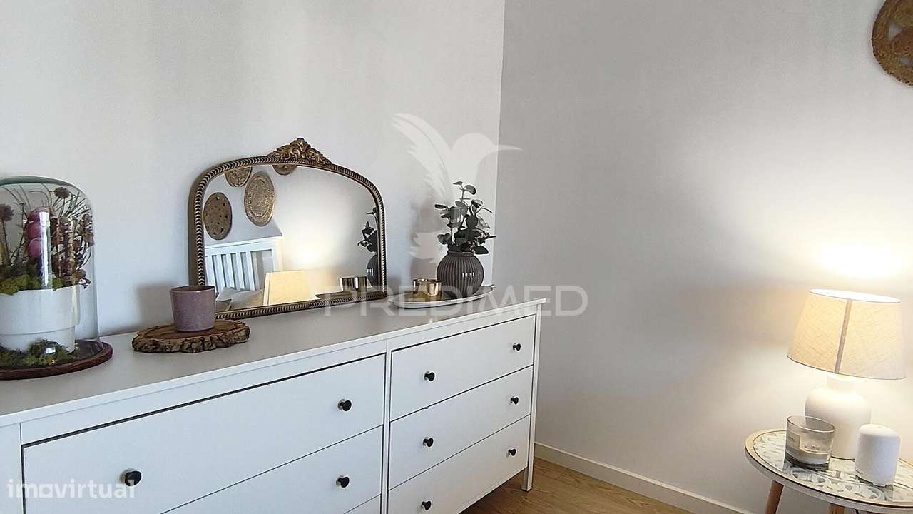 Suíte, Duas varandas, Dois W.C., Arrecadação individual de 25m2 - Grande imagem: 4/29