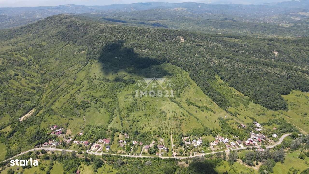 Teren spectaculos cu padure, livada si priveliste panoramica in Soimar-5