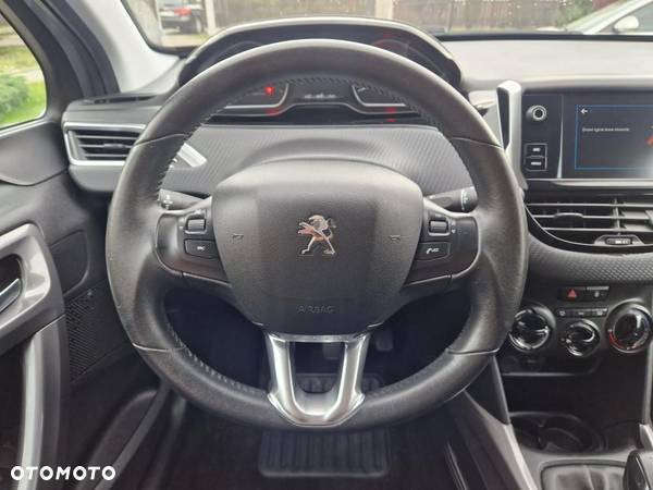 Peugeot 2008 1.2 Pure Tech Style - 24