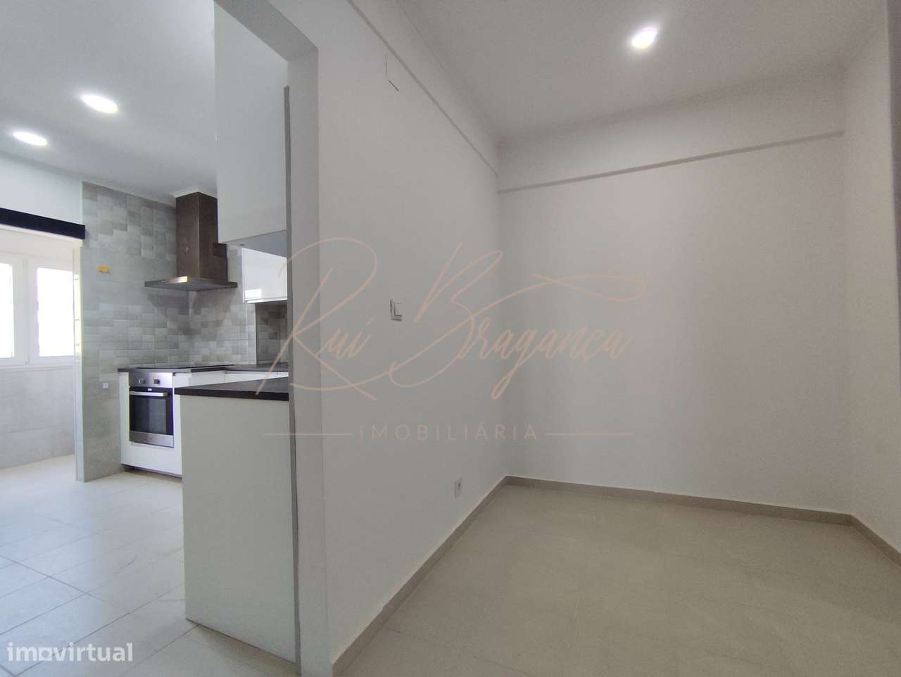 Apartamento T3 na Portela Totalmente Renovado-4