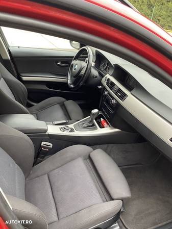 BMW Seria 3 320d xDrive DPF Touring Aut. - 7