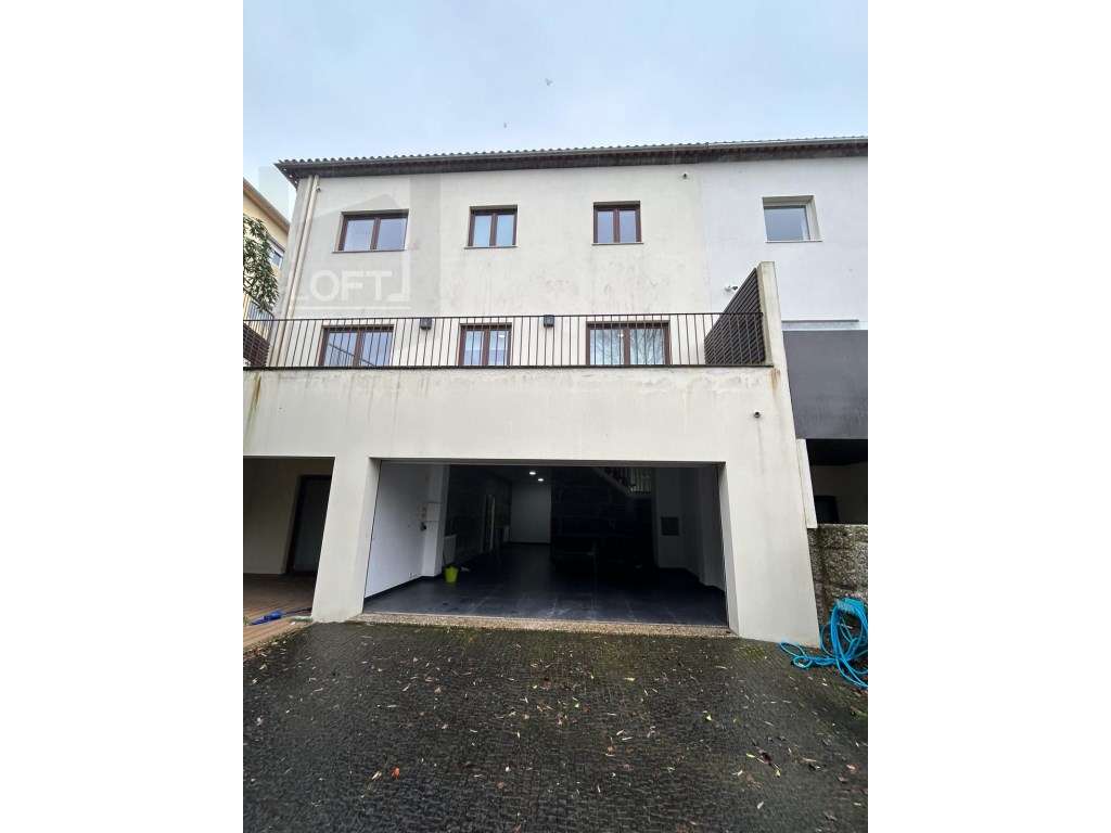 Moradia Geminada V5 p/ Venda em Guimarães-26