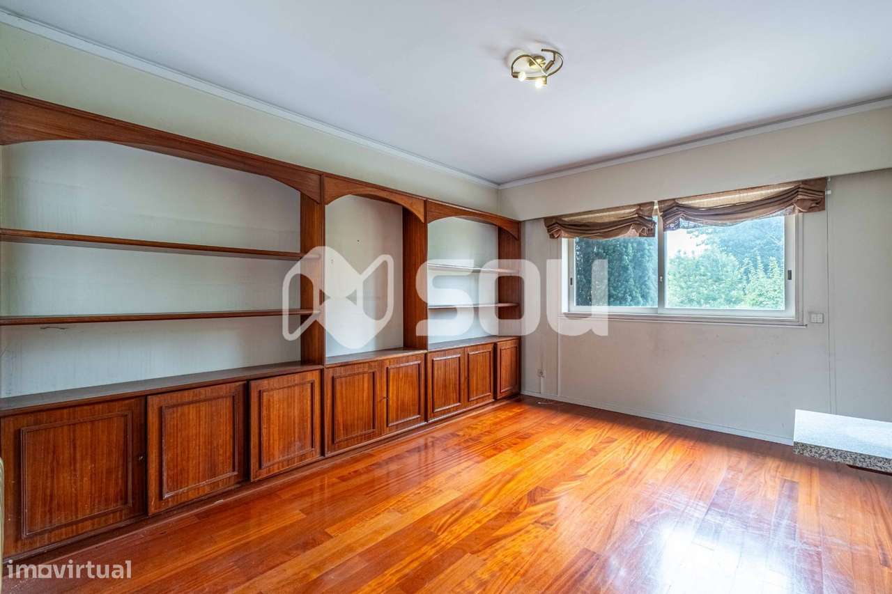 Casa Senhorial T7 num Lote de 3.320m² em Leça do Balio com-5