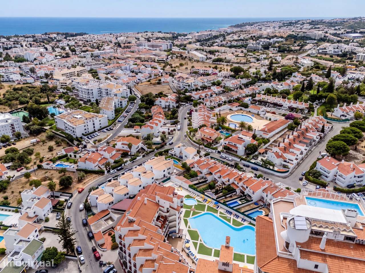 T1 totalmente remodelado, mobilado e equipado, com extraordinária vist-28