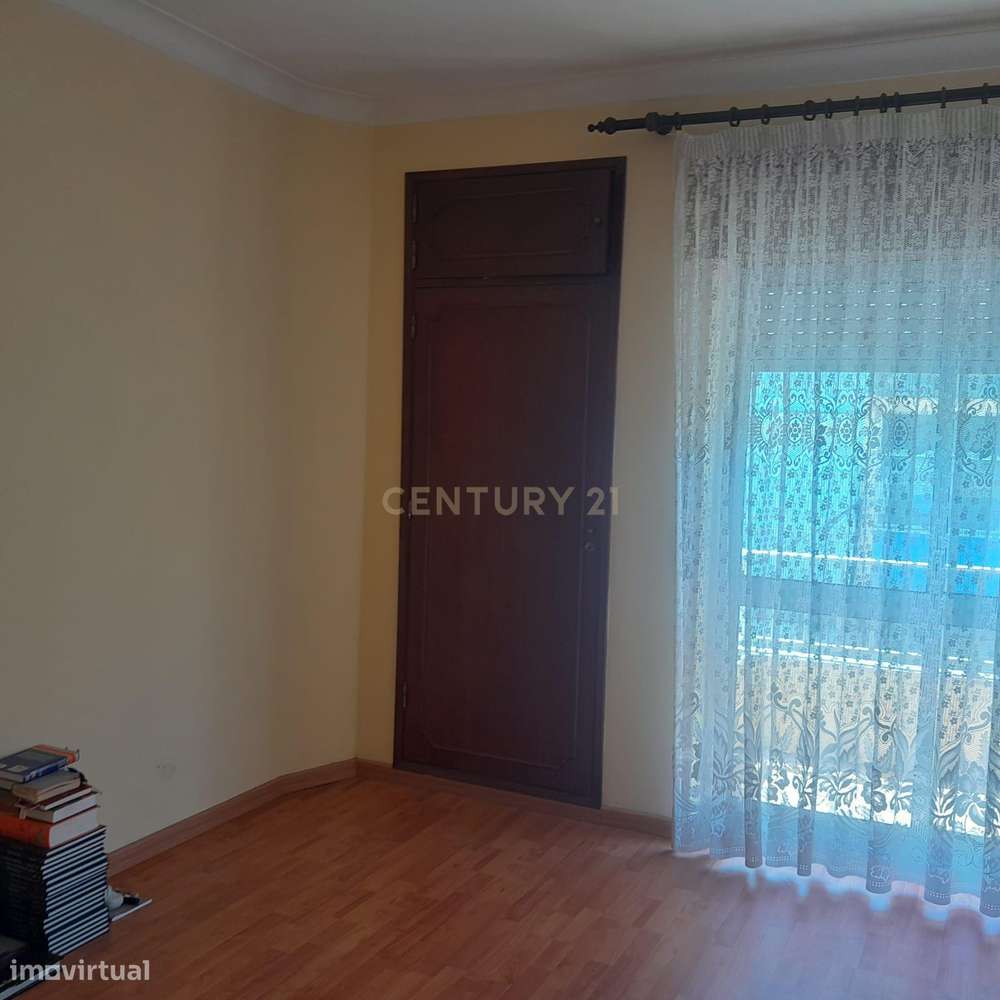 Edifício T3 em Montijo com Excelente Localização-4