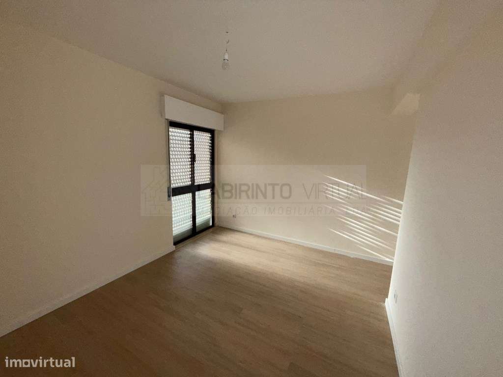 Vende-se ótimo T2 totalmente remodelado em Algueirão-Mem Martins - ...-7