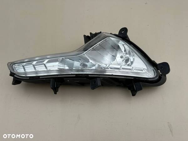 KIA SPORTAGE III 3 10-14R HALOGEN PRAWY LAMPA PRZECIWMGIELNA PRAWA PRZÓD - 10