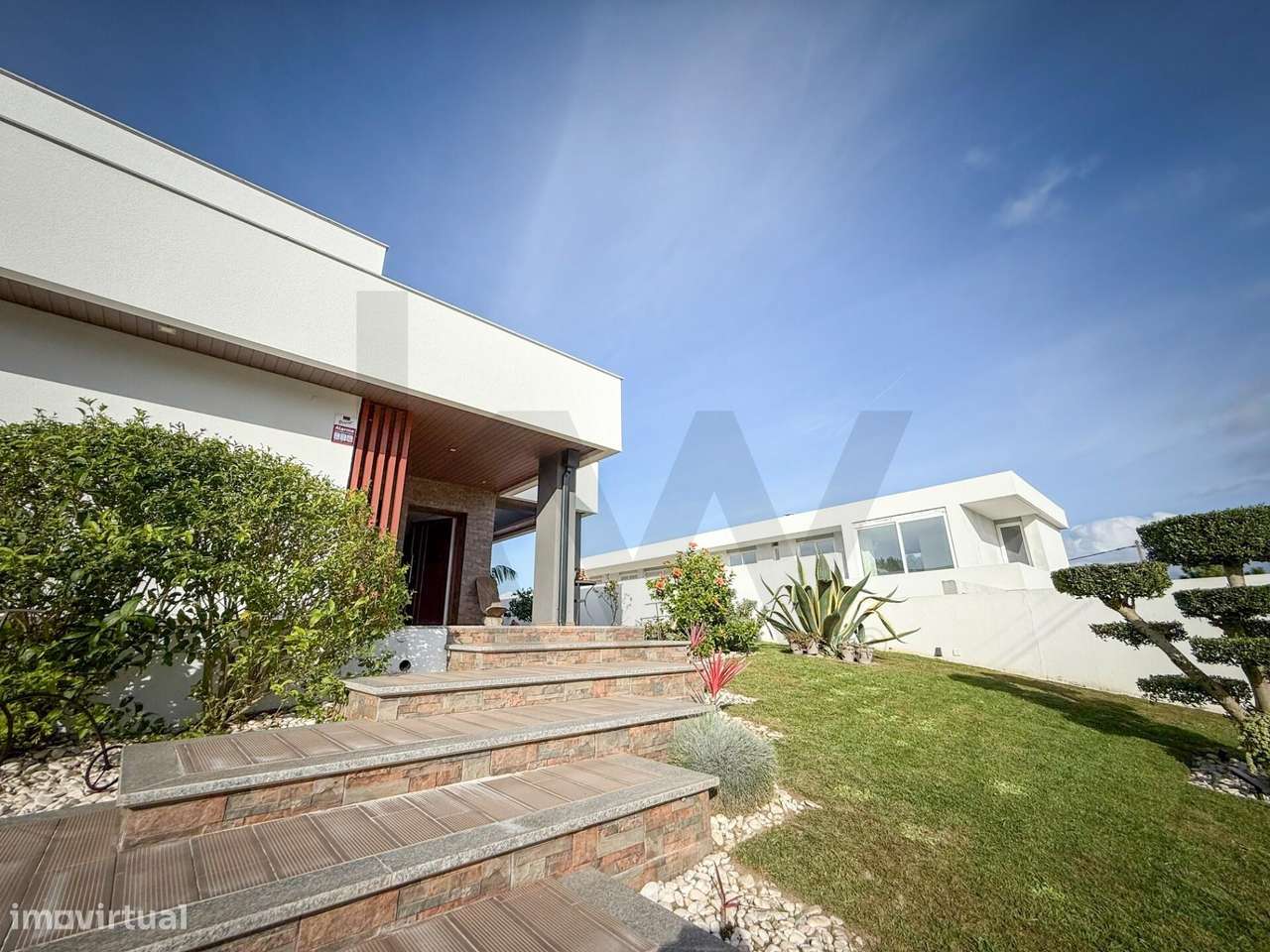 Moradia T4 Térrea com piscina e Isolada com 1300m2 de Terreno na Vila - Grande imagem: 5/49