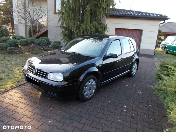 Volkswagen Golf - 1