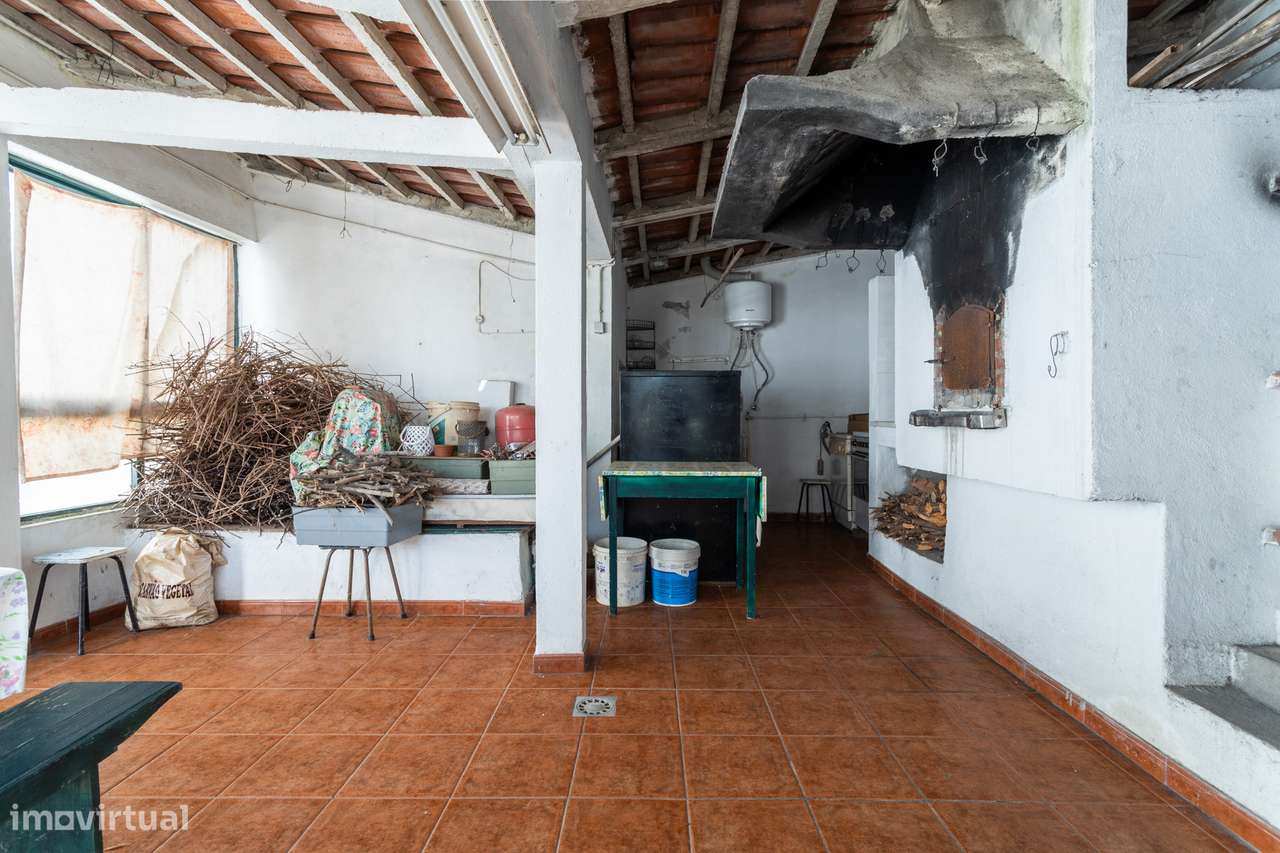 Moradia T3 Isolada, com garagem de 157 m2 térrea em lote de 1.331 m2 c-53