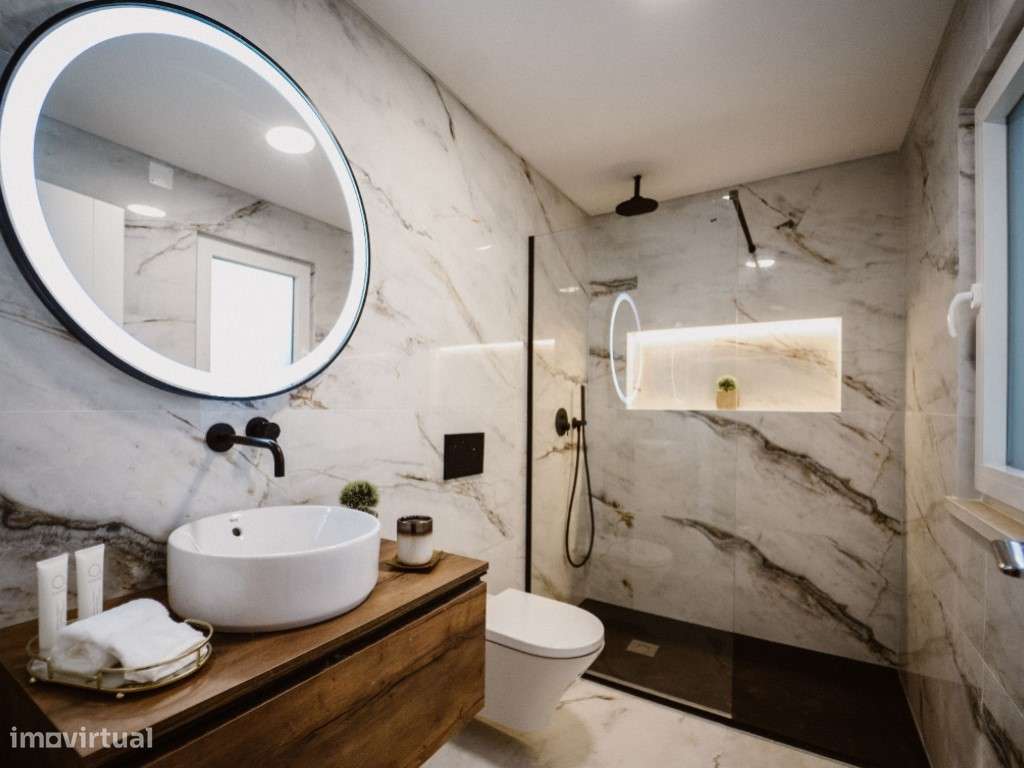 Moradia T4 com Jardim Privado e Piscina na Aroeira-25