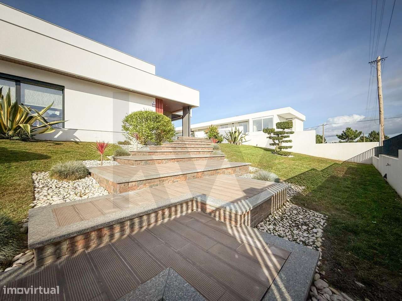 Moradia T4 Térrea com piscina e Isolada com 1300m2 de Terreno na Vila - Grande imagem: 4/49