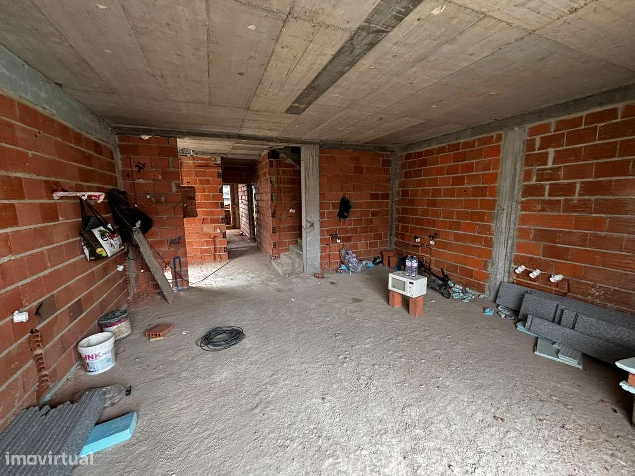 Moradias T4 com 3 suítes e piscina em Fernão Ferro. - Grande imagem: 3/33