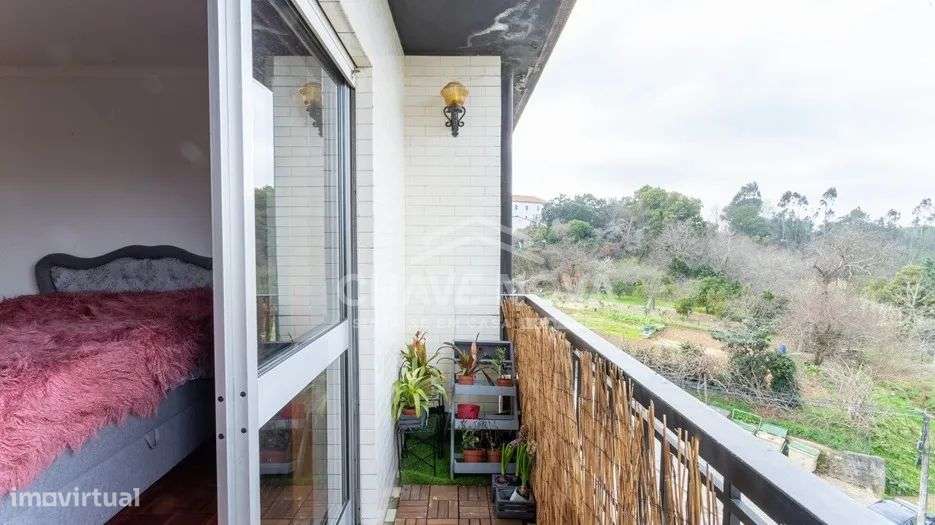 Apartamento T2 com Varanda e Garagem em Gondomar-11