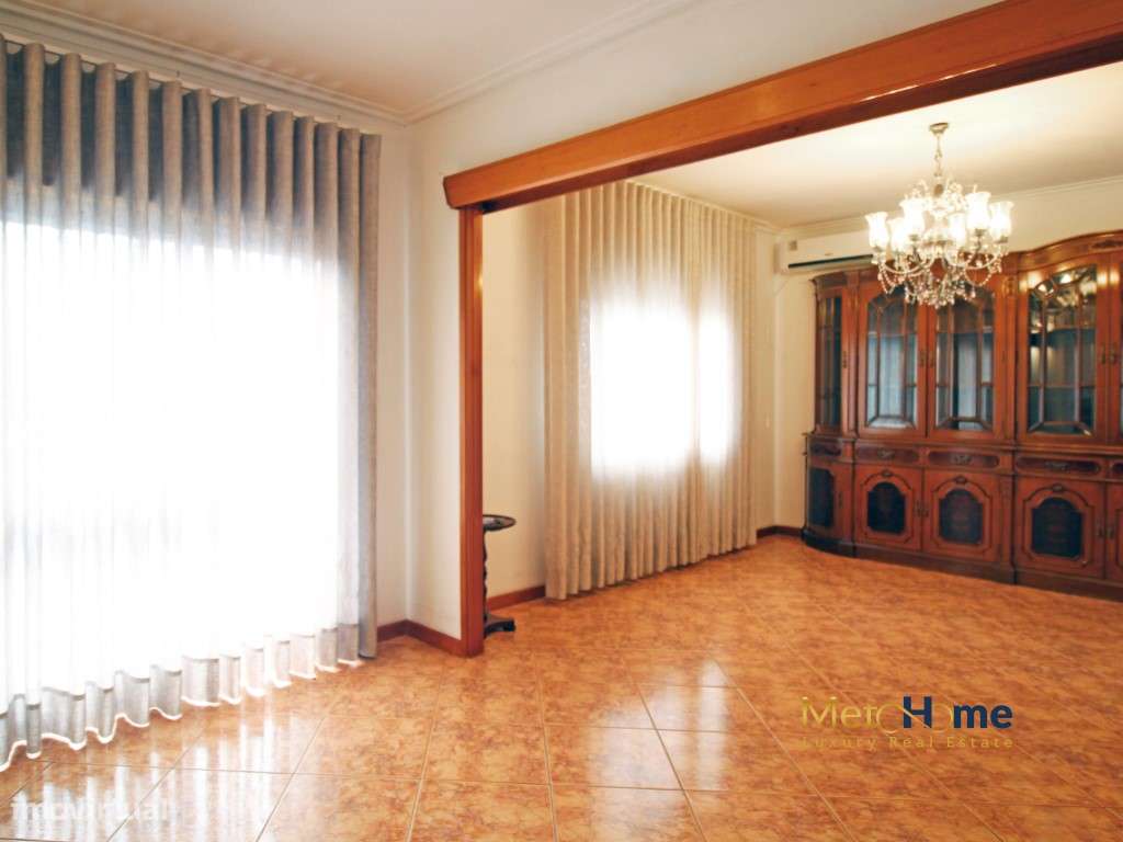 Moradia de 4 frentes em Perosinho-7