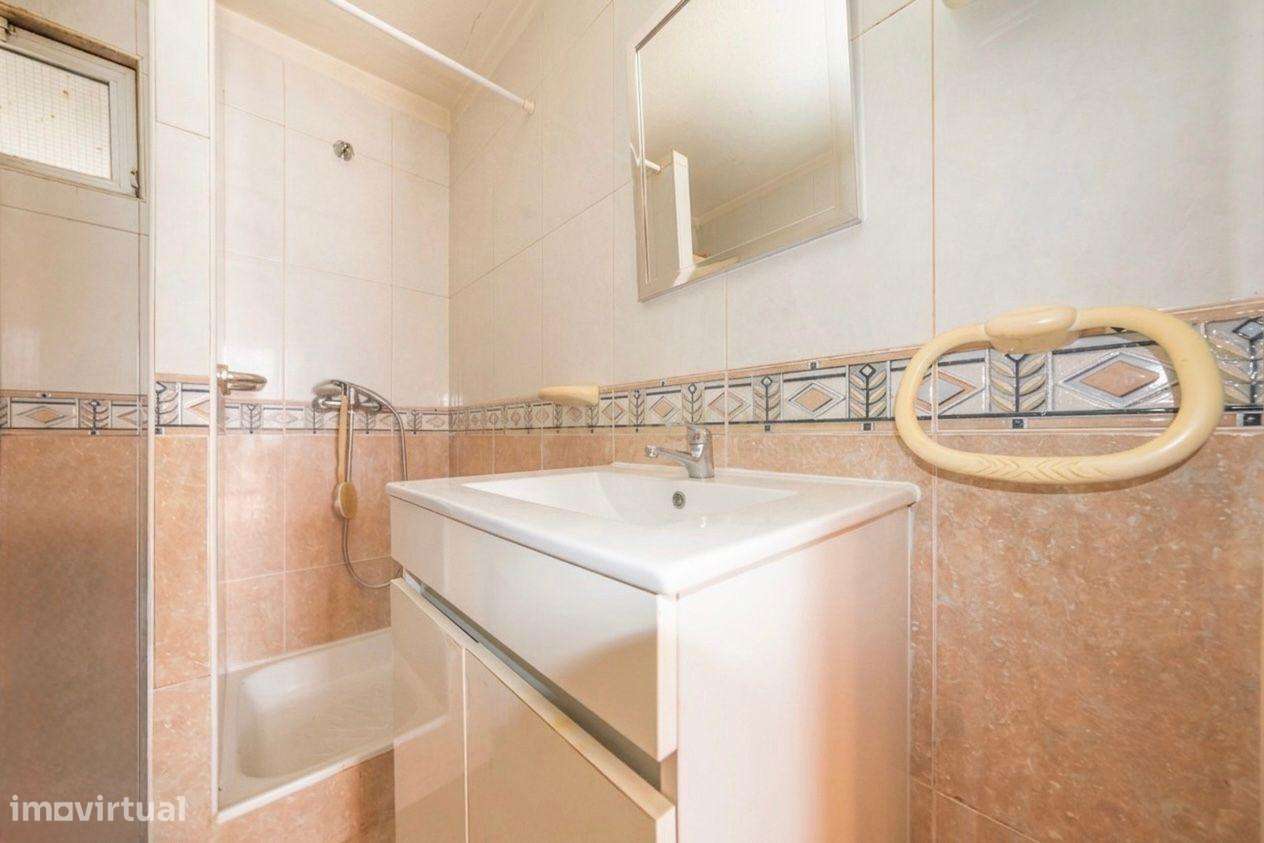 Moradia T2 com Terraço, Quintal e Vista Rio no Casal das Figueiras, Se-11