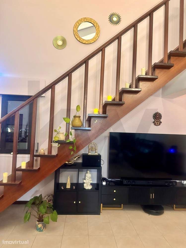 T4 no Último Piso com Terraço de 100m2 e Vista Panorâmica Deslumbrante-7