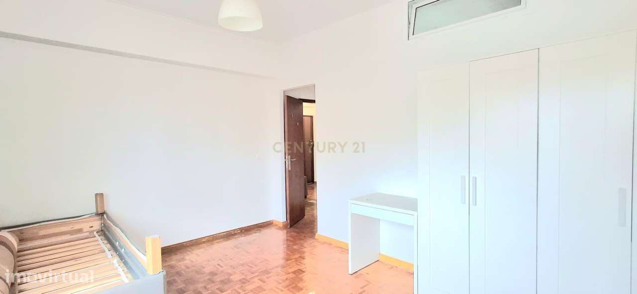 Apartamento T3 na Rua Tomás Alcaide-19