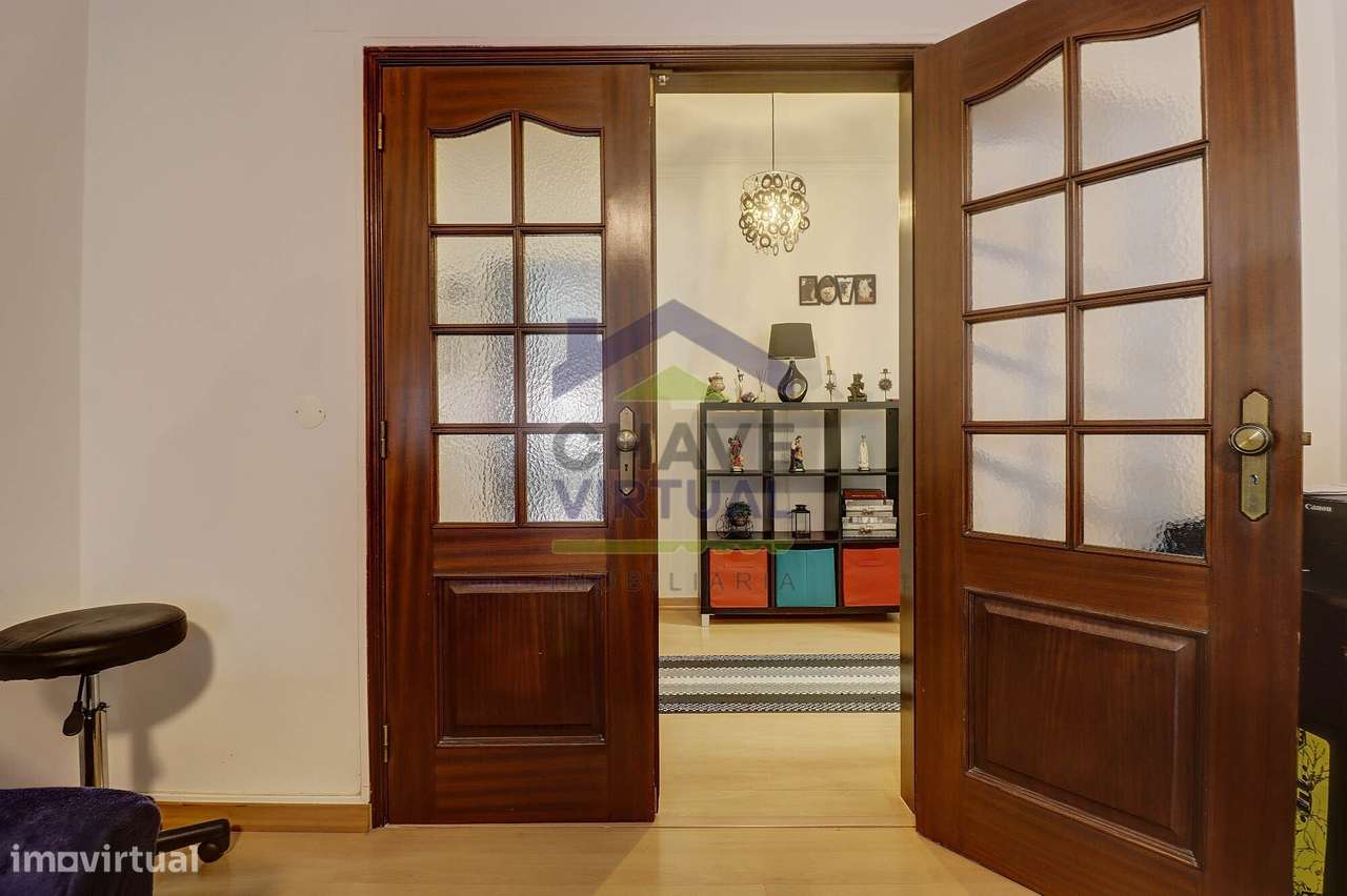 Apartamento T3 com Sótão Amplo - Centro Bombarral-15