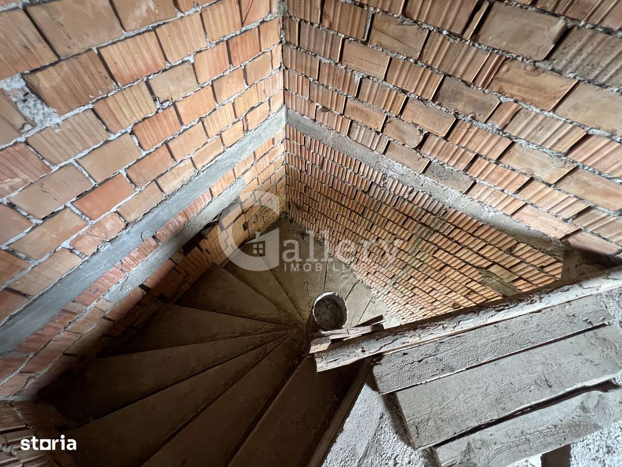 Oportunitate - Casa individuala 243 mp si Teren 374 mp - Cisnadioara-9