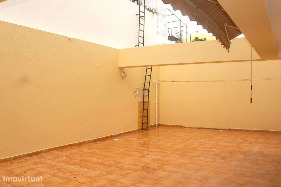 T2 com Terraço, Garagem e arrecadação-31