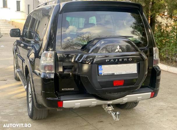 Mitsubishi Pajero 3.2 DI-D Instyle - 3