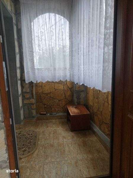 Casa de vanzare cu gradina, garaj si anexe - Imagine principală: 5/8