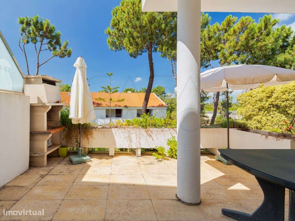 Moradia em Condomínio Fechado com Piscina e Terraço Privativo | A 1...-4