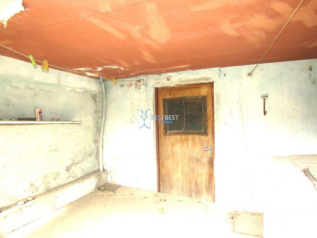 DUAS MORADIAS PARA RESTAURO,MAIS  TERRENO ( 3 ART.MATRICIAIS ),JUNTO C-31