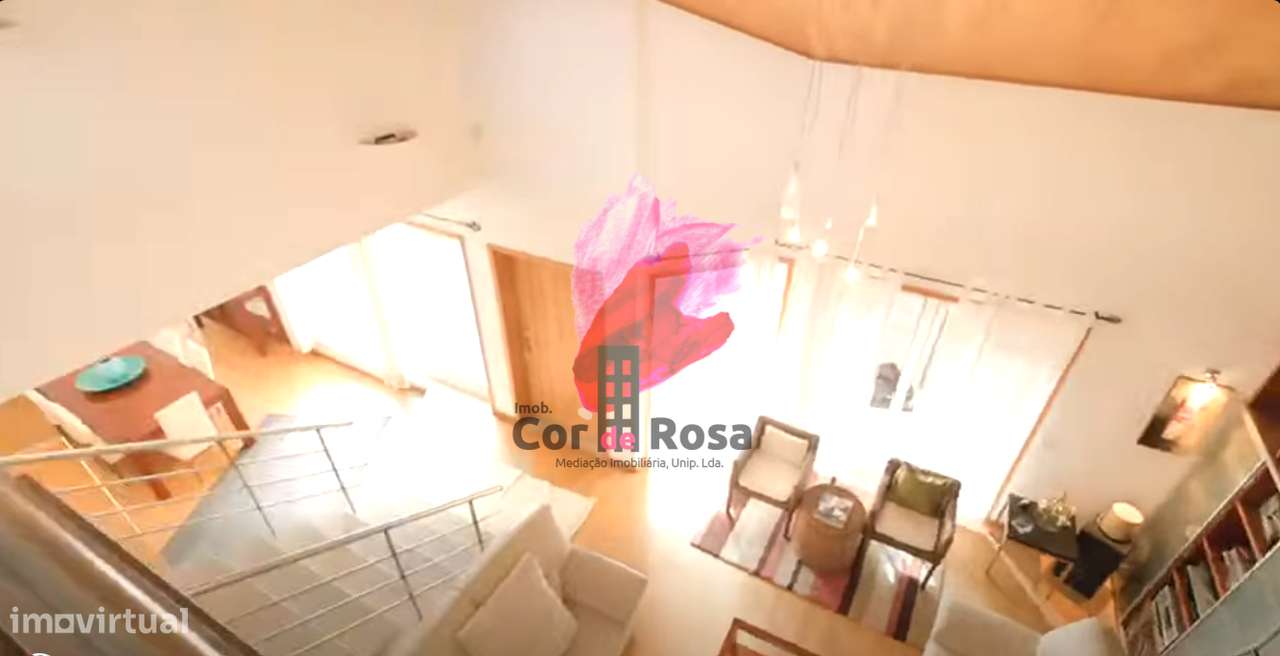 Casa Independente T4 + 2 com Piscina em Localização Privilegiada-12