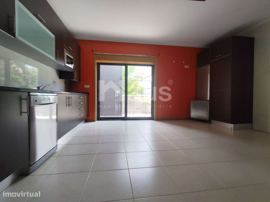 T3 com varanda Garagem e 1 lugar de parqueamento - Vila Serena-10