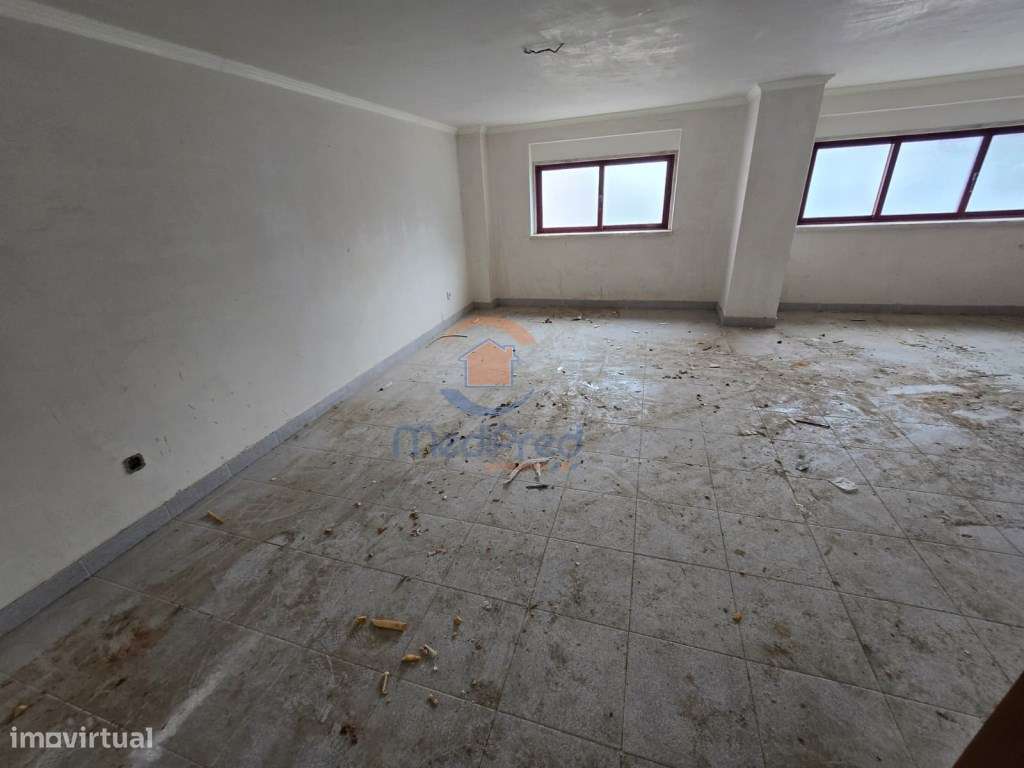 Espaço comercial com 101,86 m2 na Ramada | Odivelas - Grande imagem: 5/9