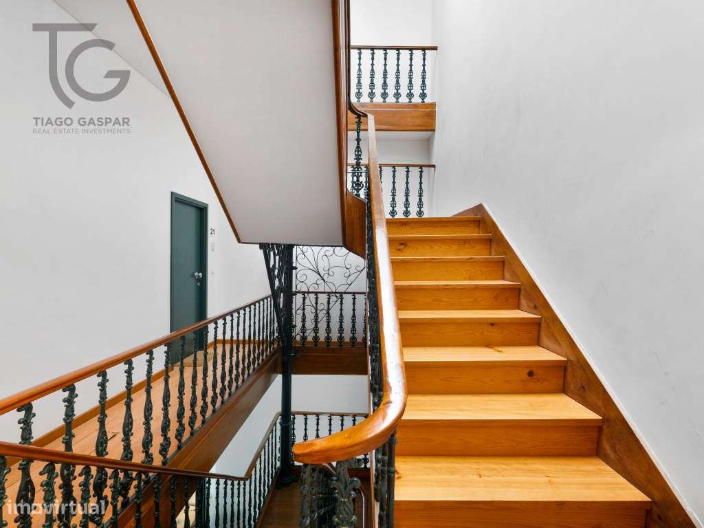 Prédio com 7 Unidades de AL e Loja em Lisboa-14