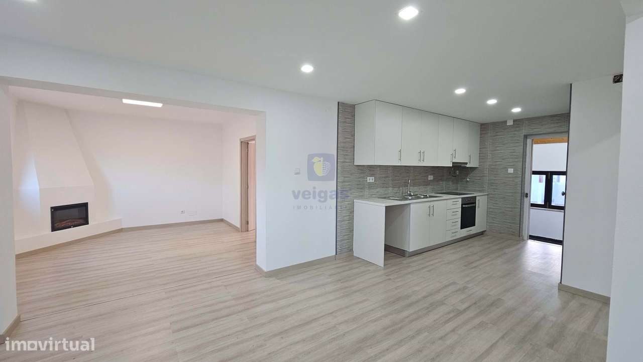 Edifício para Habitação e Comércio - Moradia T3 Renovada c/ Terraço e - Grande imagem: 3/49