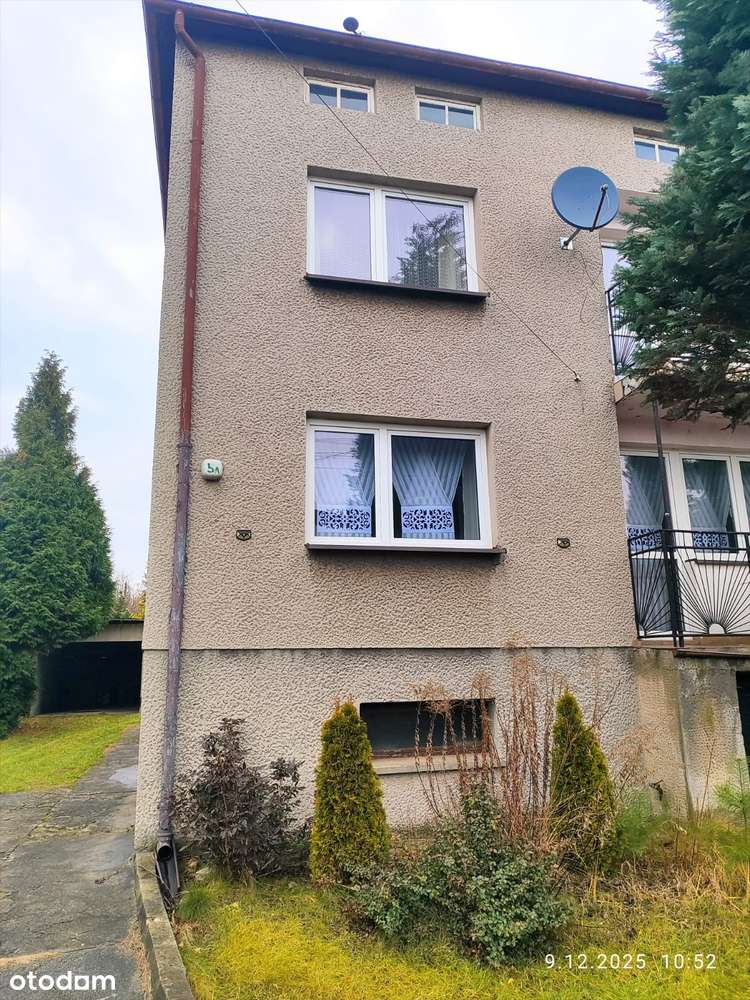 Dom z dwoma niezależnymi mieszkaniami.-0