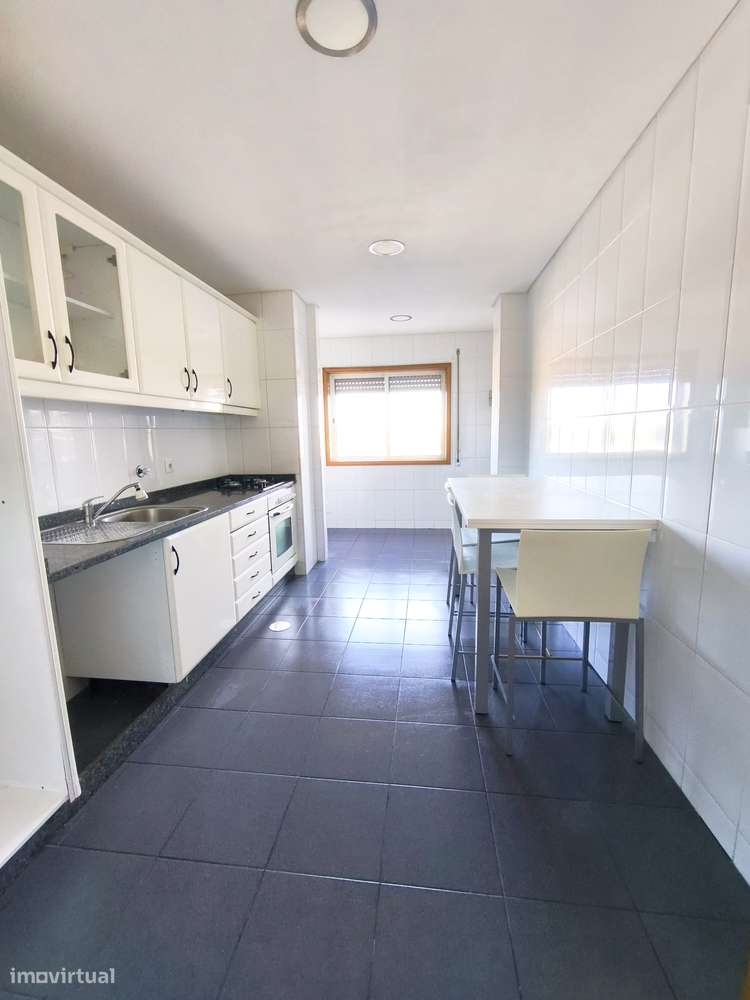 Apartamento T2 em Condomínio Privado – Localização Premium Grijó N1 - Grande imagem: 5/12