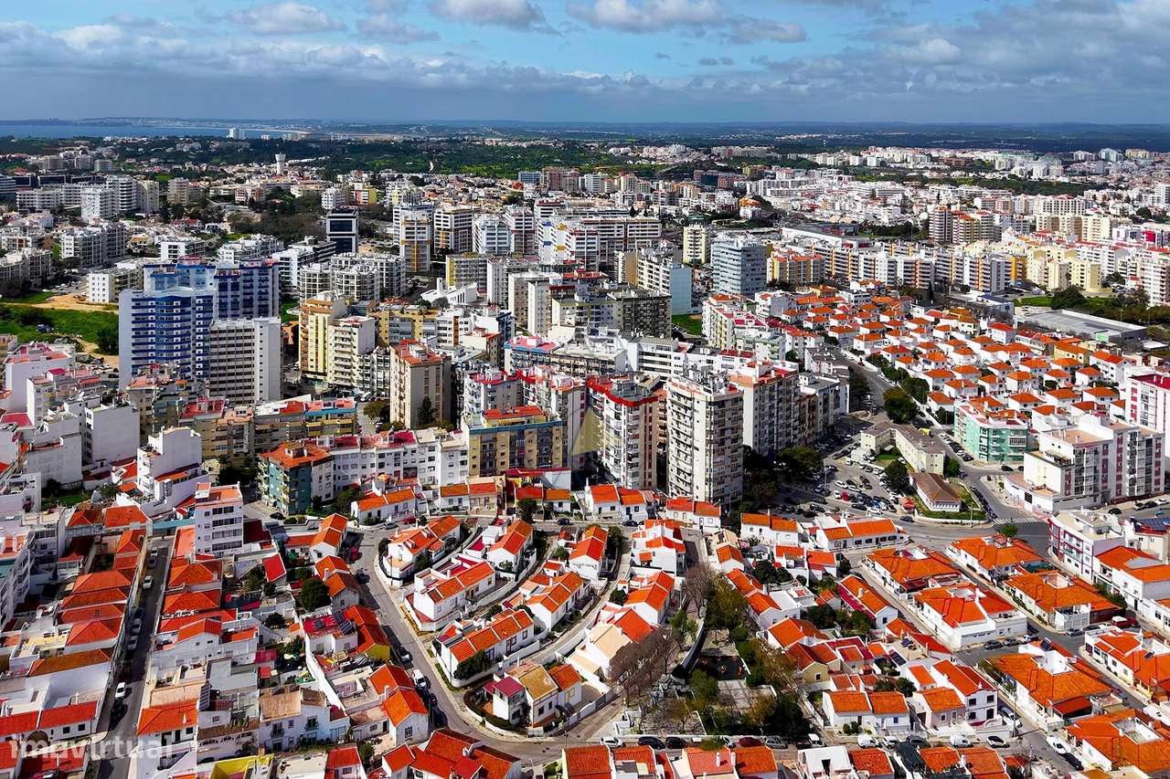 T3 central totalmente remodelado, com 2 casas de banho em Portimão-45