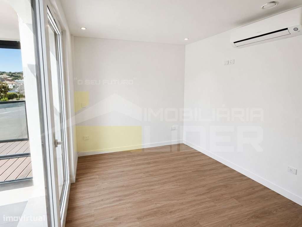 Luxuoso apartamento T3, no Centro de Lourinhã, Atalaia.-6
