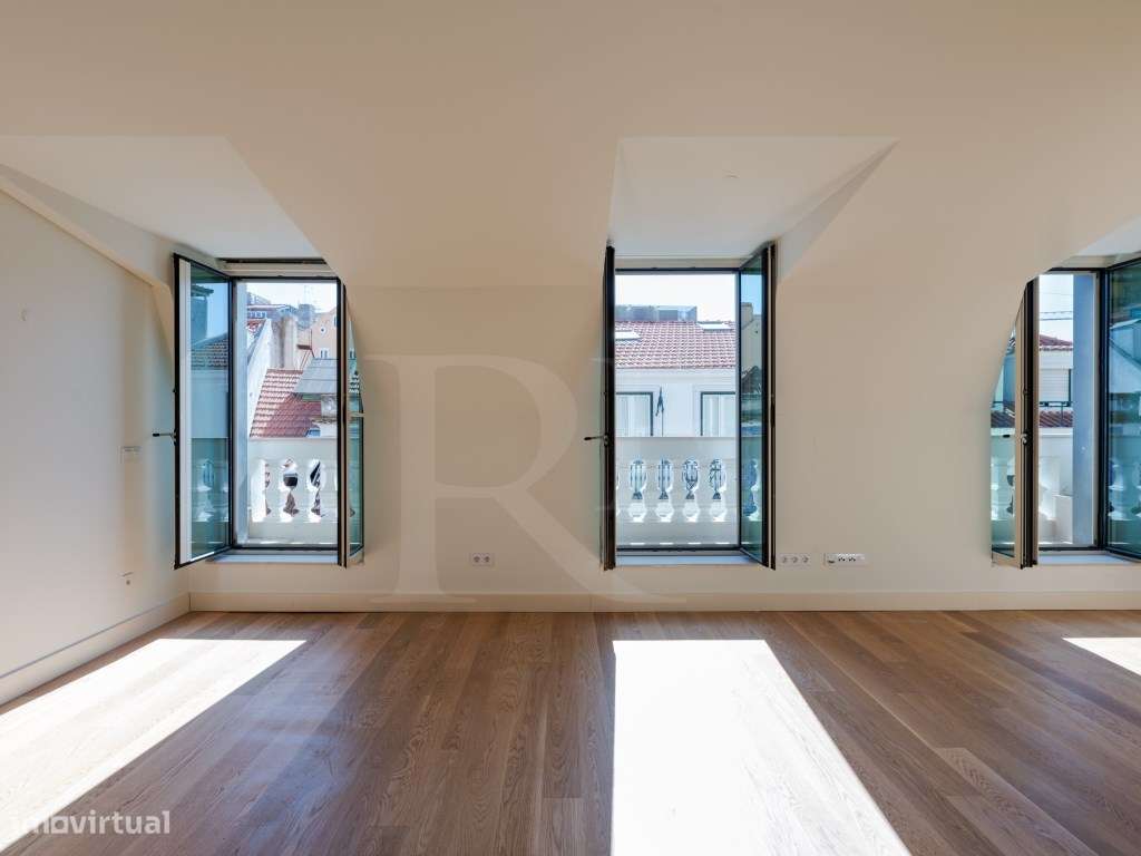 Apartamento T2 com varanda e vista rio em Lisboa-1