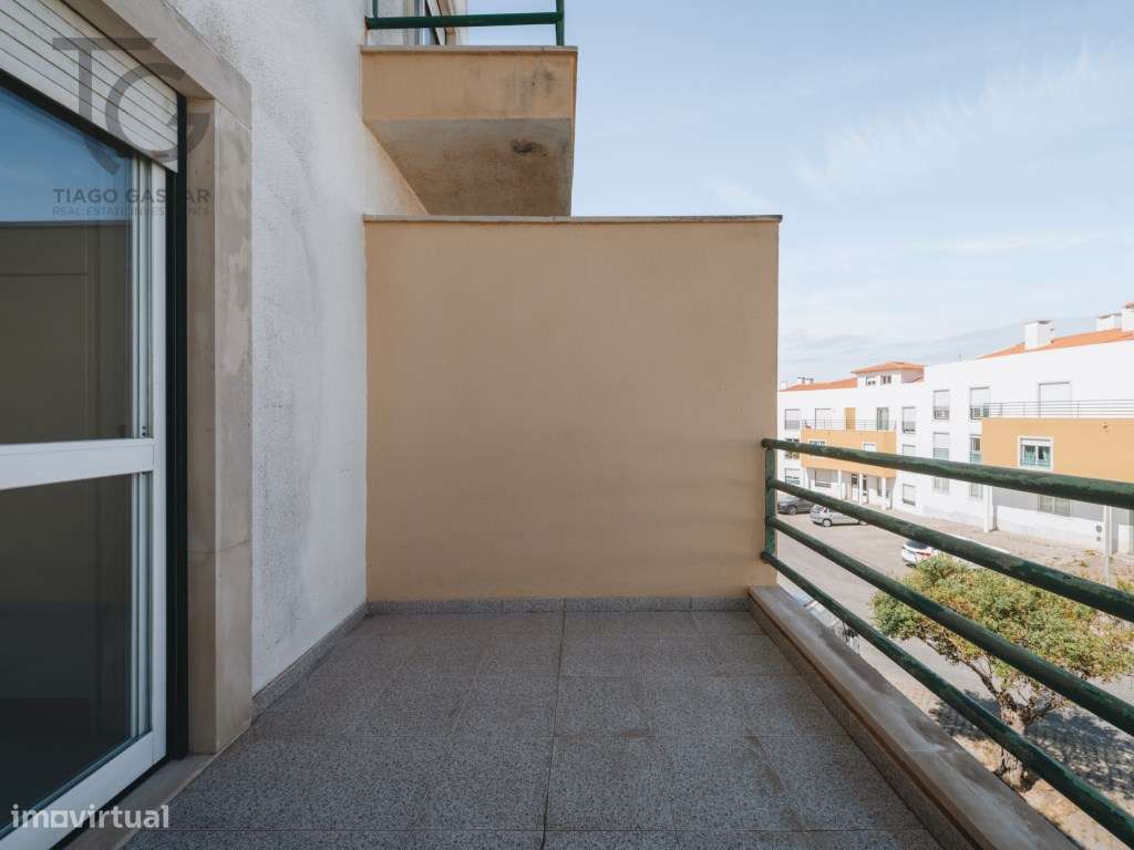 T2 com suíte e garagem a 800m da praia Ericeira-14