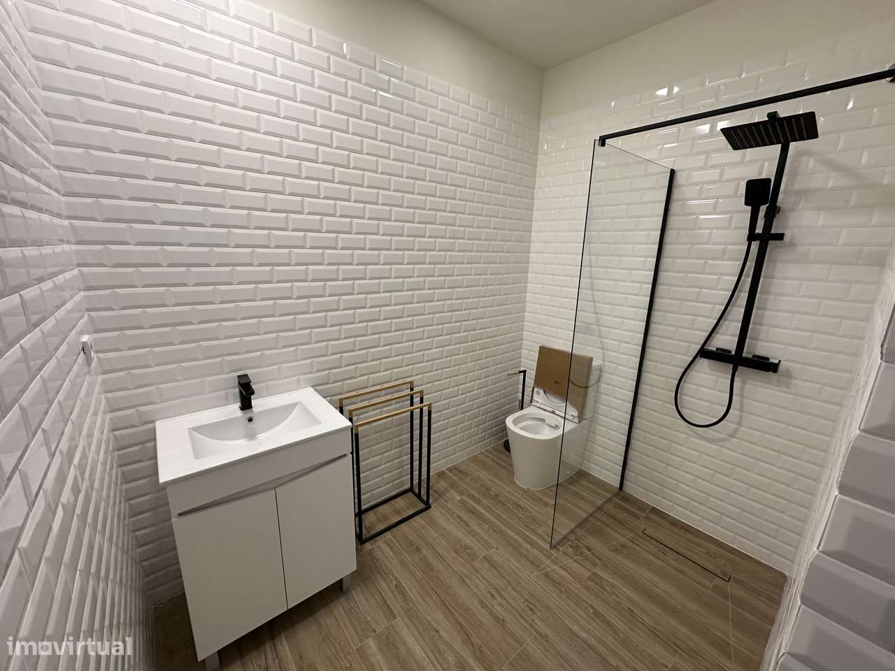 Apartamento T2 totalmente remodelado, com pátio interior - Lapa Porto-11