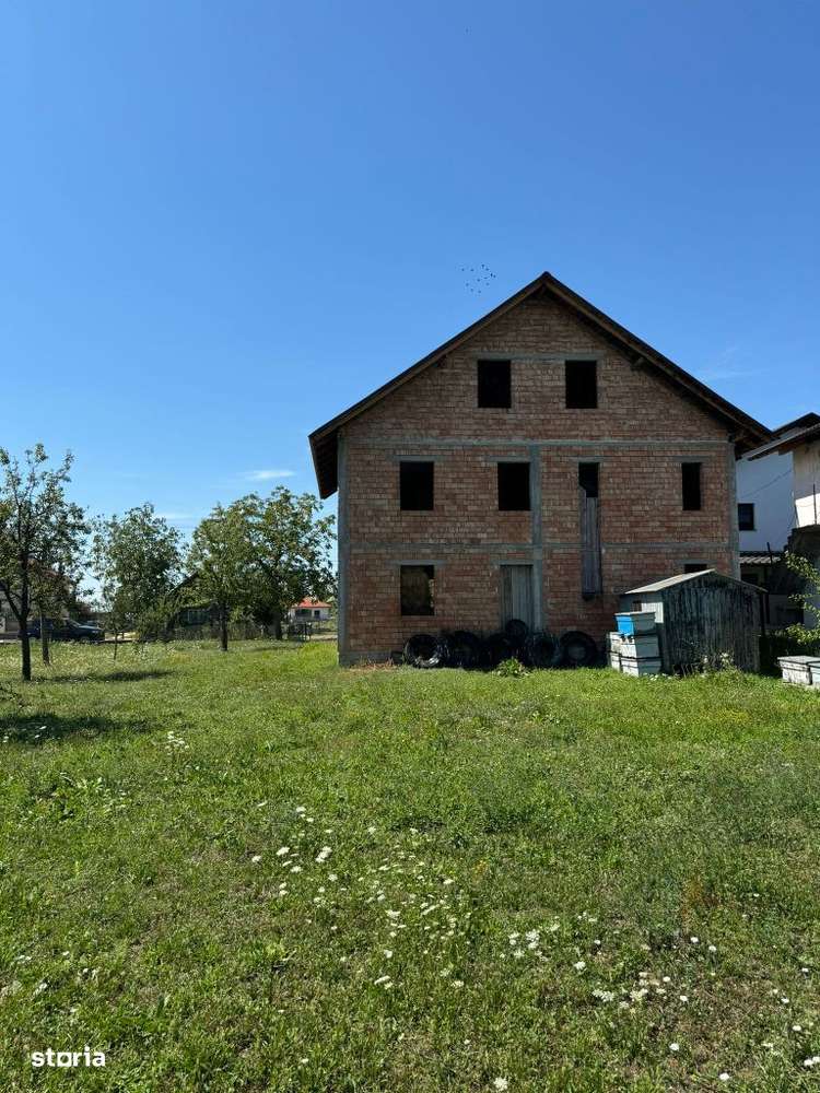 Casă la Roșu P+1+M în Decebal - 3 Dormitoare, 2 Băi, 195 mp Utili - Imagine principală: 3/10