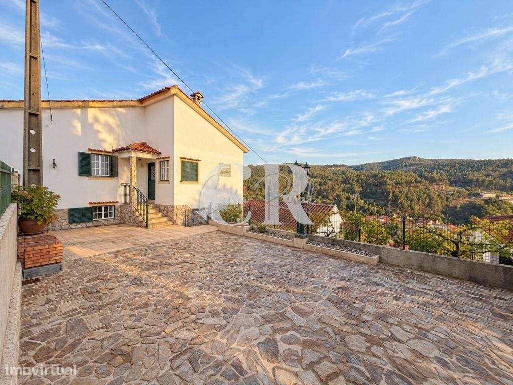 Moradia em pedra com 4 quartos, logradouro e terreno agrícola-3