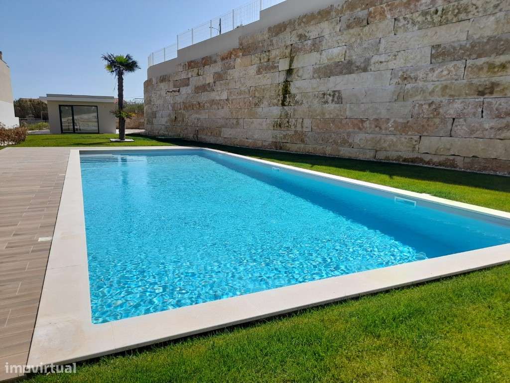 Vivenda T4+1 na praia do Areal com piscina.-3