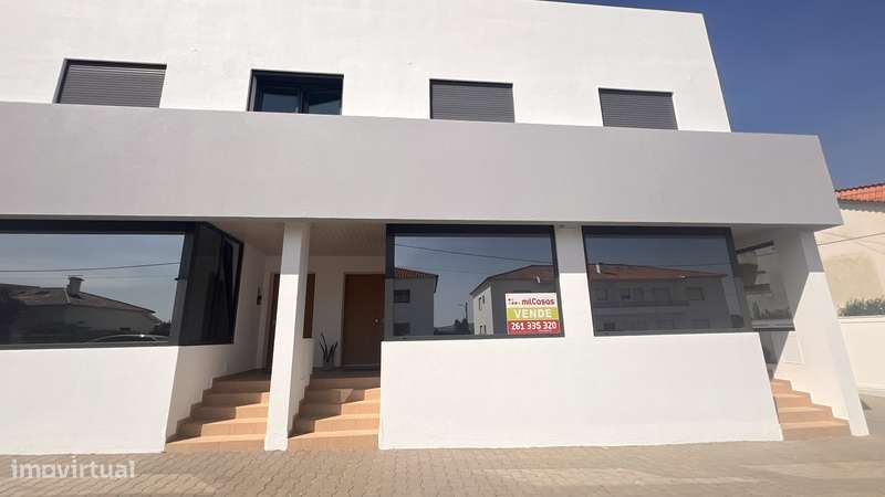 Moradia T3 em Condomínio c/piscina! 1 Minuto da Praia da Areia Branca - Grande imagem: 3/38